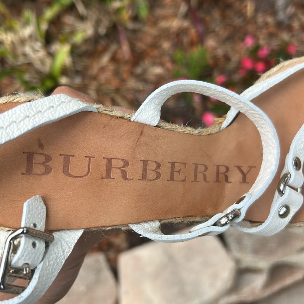 Burberry Nova Check Heart Wedges COA - Picture 13 of 14